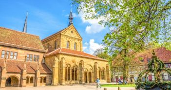 Historische Altstadt von Bamberg: Einzigartige Stadtentwicklung im (Foto: AdobeStock - Sina Ettmer 77847207)