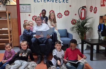 Bundesweiter Vorlesetag: AOK Bodensee-Oberschwaben fördert Lesefreude in regionalen (Foto: Kindergarten Löwenzahn, Leutkirch)