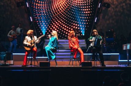 Spektakuläre ABBAMANIA THE SHOW 2027 feiert fünfzig Jahre (Foto: Milan Schmalenbach. Semmel Concerts Entertainment GmbH)