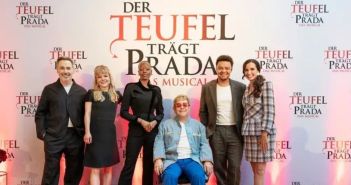 Elton John empfängt Hamburger Hauptdarsteller von Teufel trägt (Foto: Morris Mac Matzen)